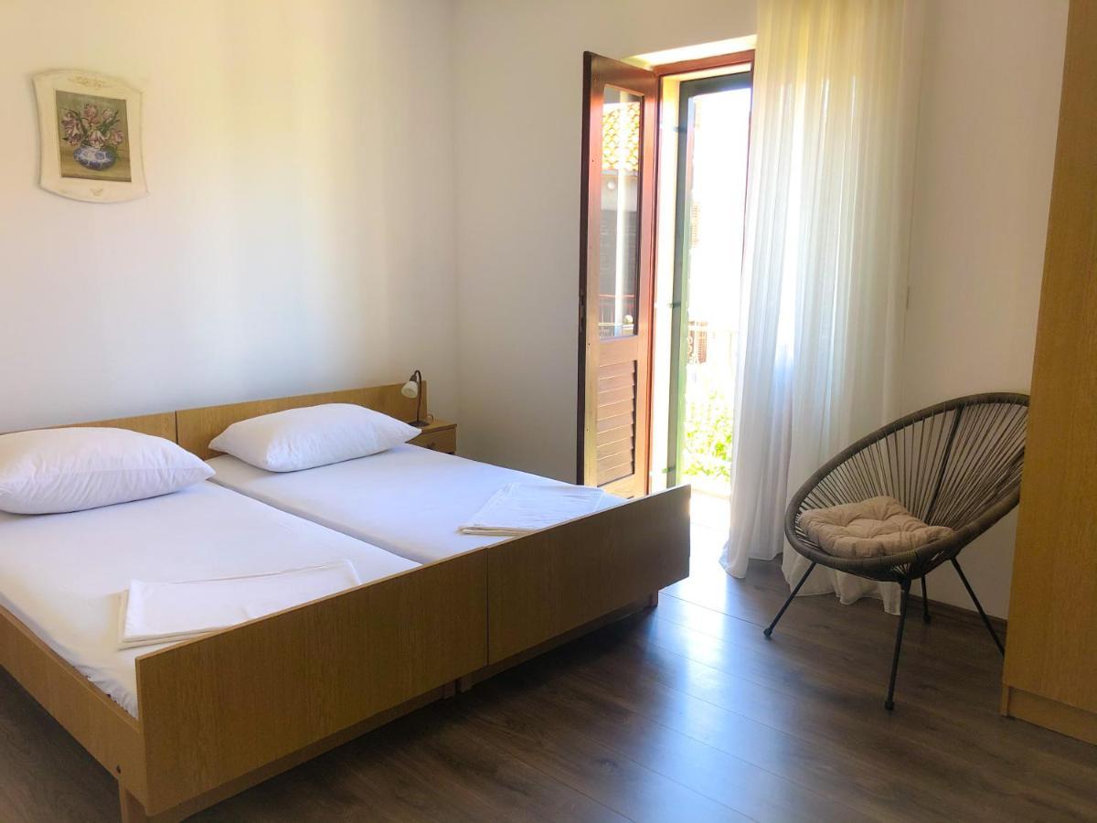 Apartmani Bepina Supetar Luaran gambar